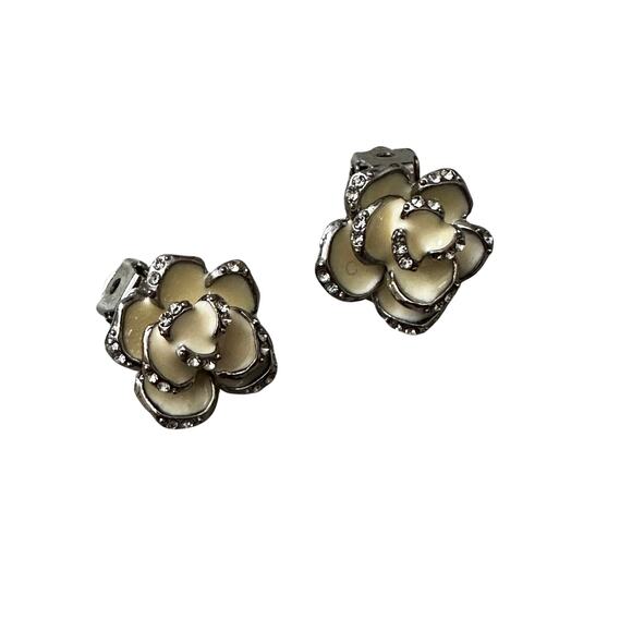 Vintage White Rose Clip On Earrings - Picture 1 of 6